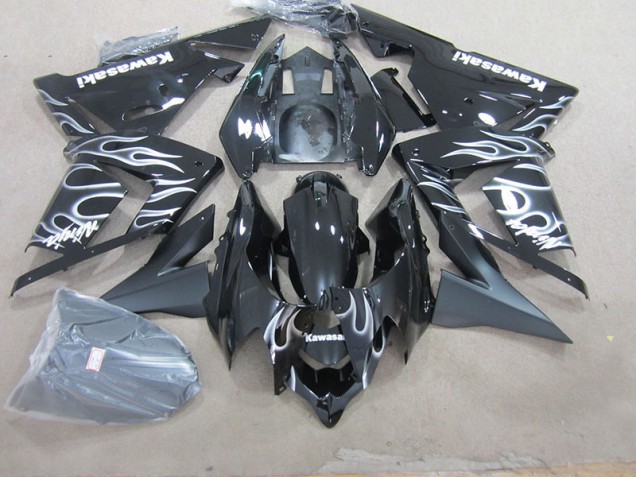 Kawasaki ZX10R 2003-2005 Verkleidungen - Schwarz mit Weißer Flamme Kawasaki ZX10R 2003-2005 Verkleidungen - Schwarz mit Weißer Flamme